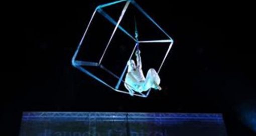 aerial silk and cube show
