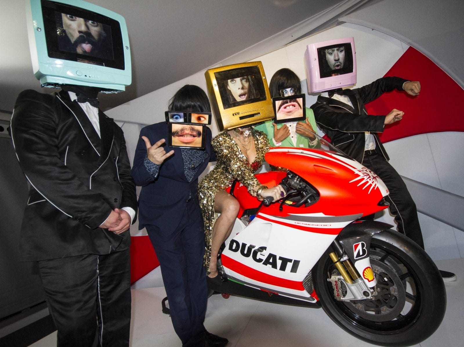 Walkabout TV Heads Hire Technology Themed Entertainment