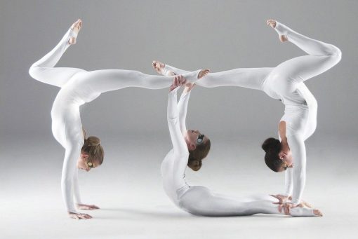 All female acrobatic troupe