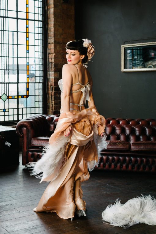 burlesque girls to hire