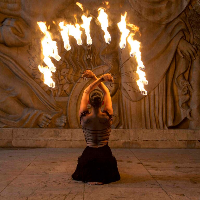 fire performers paris