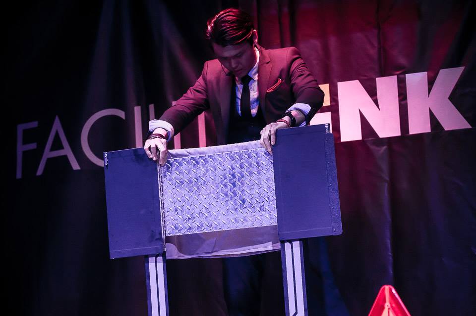 3 Reasons why you should Hire Magician Singapore Singapore for your corporate event.