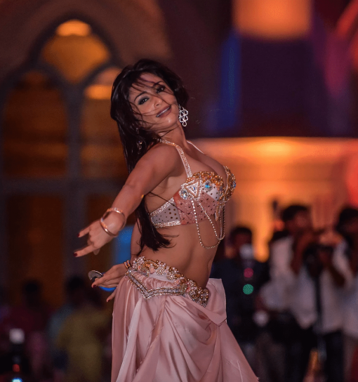 belly dancer UAE