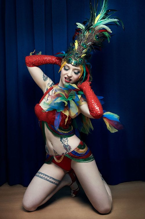 burlesque artist italy